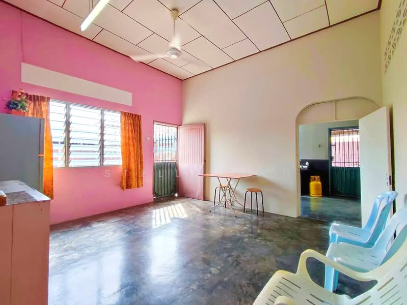 Rumah Banglo untuk Dijual di Sungai Siput (Perak) - Stella Teoh - Living Room - PropertyGuru.com.my