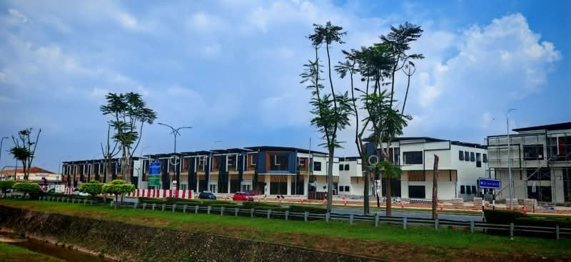 Indah Prime 2 @ Bukit Indah, Double Storey Shoplot Endlot 28x70 - 4