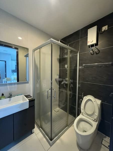 Bay Point @ Country Garden Danga Bay untuk Untuk Disewa - RM 2,400 /bulan, Apr 2026 - Bathroom - PropertyGuru.com.my