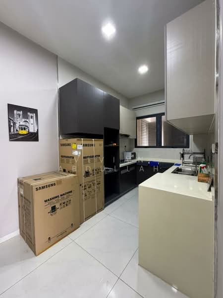 Bay Point @ Country Garden Danga Bay untuk Untuk Disewa - RM 2,400 /bulan, Apr 2026 - Kitchen - PropertyGuru.com.my