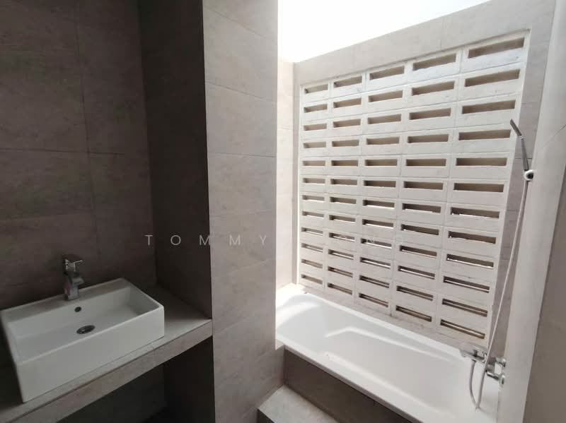 2.5-storey Terraced House for Sale in Balakong (Selangor) - Brett Phang - Bathroom - PropertyGuru.com.my