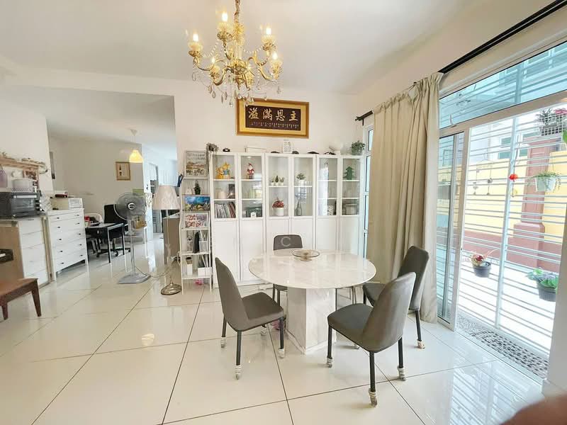 Rumah Berkembar untuk Dijual di Taman Bukit Jaya (Ulu Tiram) - Ken Chai - Dining Room - PropertyGuru.com.my