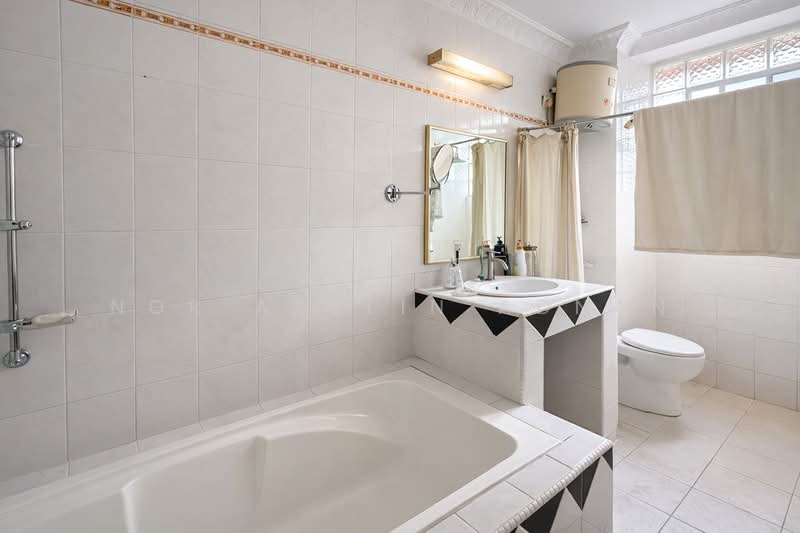 2-storey Terraced House for Sale in Usj 9 (Subang Jaya) - Nor Azdlin Adnan - Bathroom - PropertyGuru.com.my