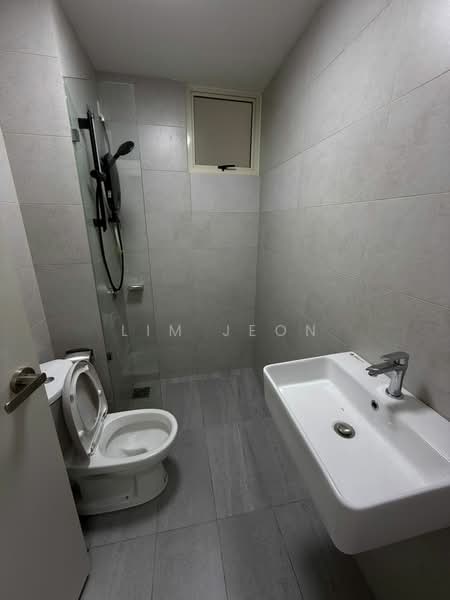 Servis Apartment untuk Dijual di The Tresor @ Gravit8 - Lim Jeon - Bathroom - PropertyGuru.com.my