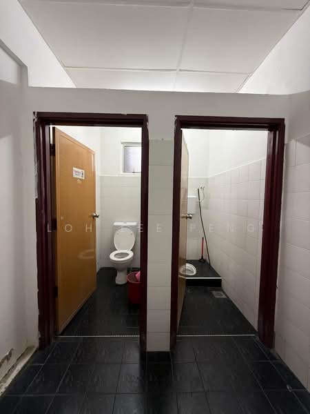Kedai untuk Disewa di Taman Munshi Ibrahim (Tampoi) - Loh Lee Peng - Bathroom - PropertyGuru.com.my