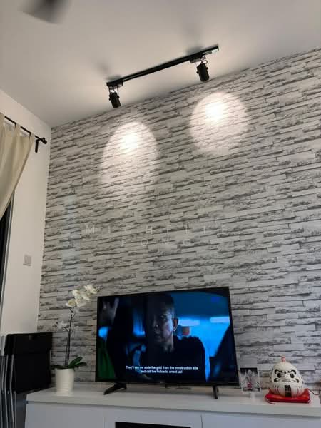 Crescent Bay Suites (Teluk Bayu) untuk Untuk Dijual - RM 450,000, Apr 2026 - Living Room - PropertyGuru.com.my