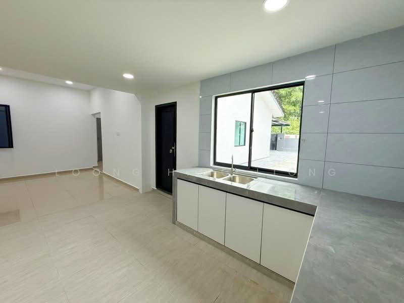 Semi-Detached House for Sale in Taman Daya (Johor Bahru) - Loong Hing Liong - Kitchen - PropertyGuru.com.my