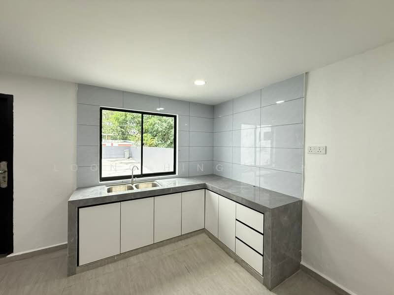Semi-Detached House for Sale in Taman Daya (Johor Bahru) - Loong Hing Liong - Kitchen - PropertyGuru.com.my