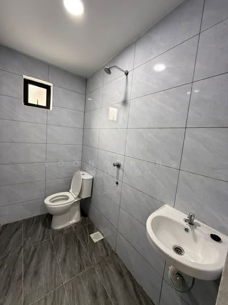 Semi-Detached House for Sale in Taman Daya (Johor Bahru) - Loong Hing Liong - Bathroom - PropertyGuru.com.my