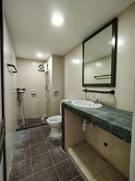 Amadesa Resort Condominium untuk Untuk Dijual - RM 350,000, Apr 2026 - Bathroom - PropertyGuru.com.my