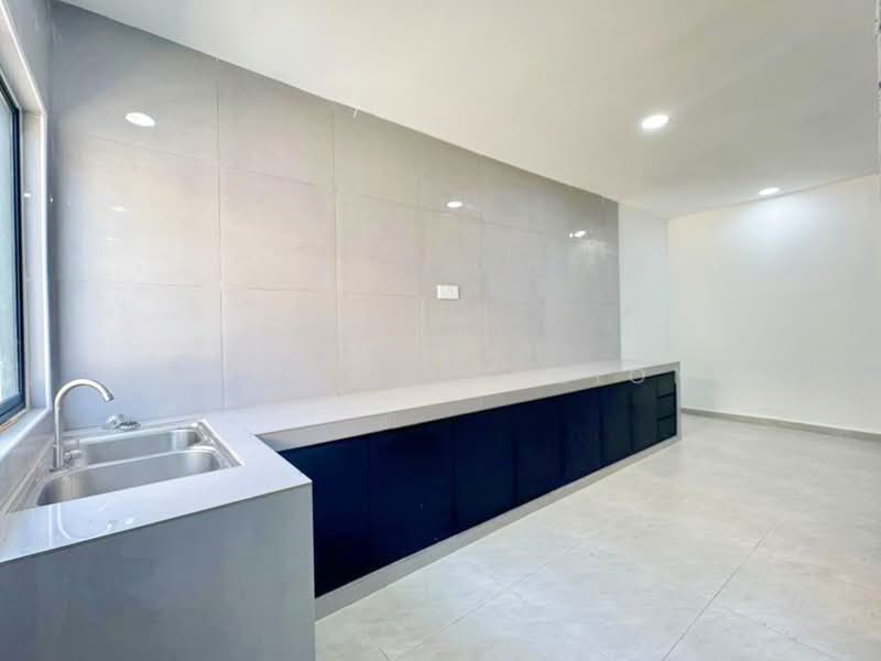 2-storey Terraced House for Sale in Bandar Baru Permas Jaya (Permas Jaya) - Loong Hing Liong - Kitchen - PropertyGuru.com.my