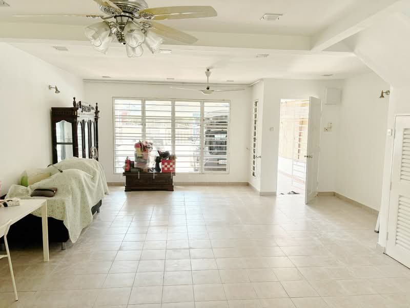 Rumah Teres 2 Tingkat untuk Disewa di Taman Sutera (Kajang) - Eiffel Lai - Living Room - PropertyGuru.com.my