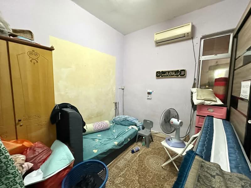 Terraced House for Sale in Bandar Putra Permai (Seri Kembangan) - Ashraf Azwan - Bedroom - PropertyGuru.com.my