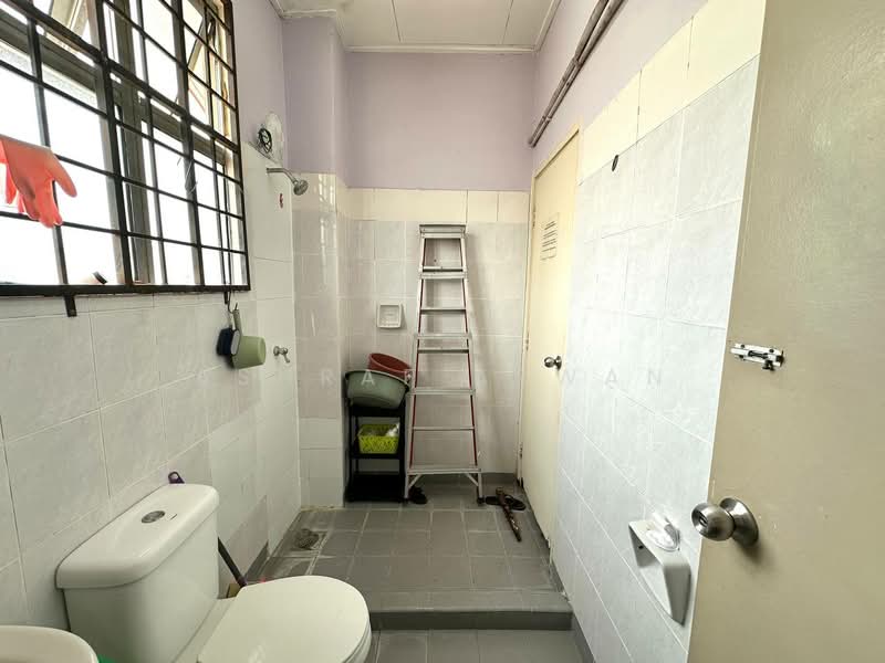 Terraced House for Sale in Bandar Putra Permai (Seri Kembangan) - Ashraf Azwan - Bathroom - PropertyGuru.com.my