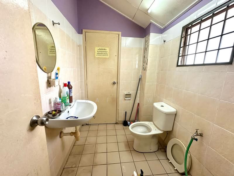 Terraced House for Sale in Bandar Putra Permai (Seri Kembangan) - Ashraf Azwan - Bathroom - PropertyGuru.com.my
