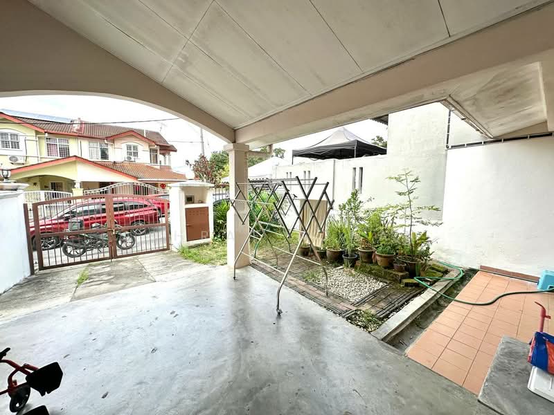 Terraced House for Sale in Bandar Putra Permai (Seri Kembangan) - Ashraf Azwan - Exterior - PropertyGuru.com.my
