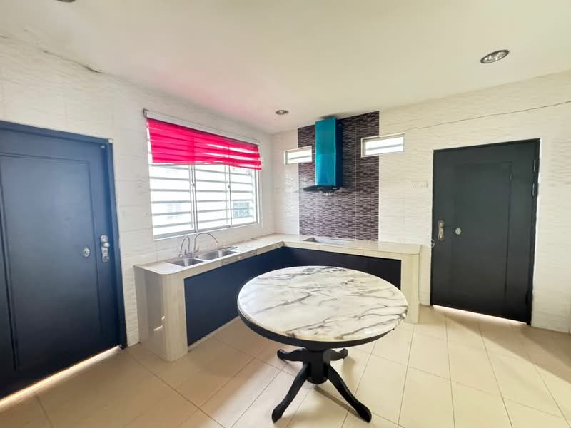 Rumah Teres 2 Tingkat untuk Dijual di Kota Emerald (Rawang) - Patrick Leong - Kitchen - PropertyGuru.com.my