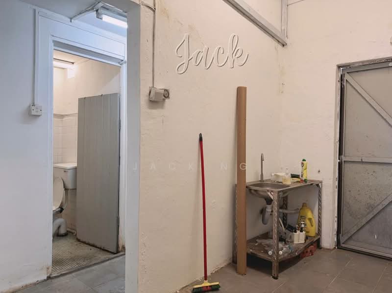 Shop / Office for Rent in Kompleks Chain Ferry (Butterworth) - Jack Ng - Bathroom - PropertyGuru.com.my