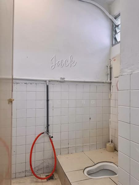 Shop / Office for Rent in Kompleks Chain Ferry (Butterworth) - Jack Ng - Bathroom - PropertyGuru.com.my