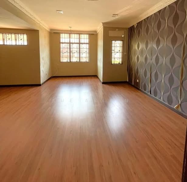 2-storey Terraced House for Sale in Denai Alam (Shah Alam) - Sue Arifin - Living Room - PropertyGuru.com.my