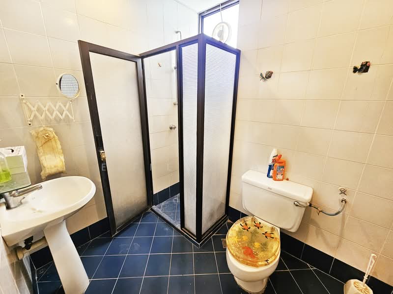 Condominium for Sale at Marina Tower (Ratu Mutiara) - Eiffel Huam - Bathroom - PropertyGuru.com.my