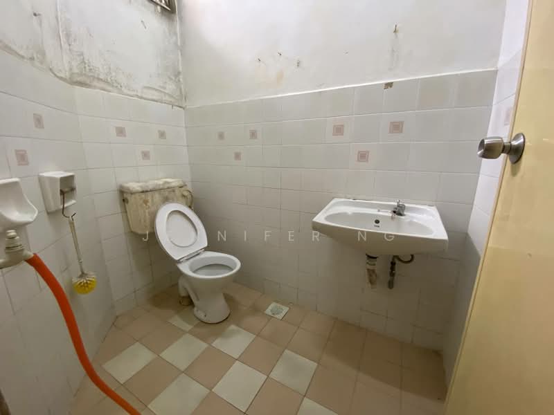 1-storey Terraced House for Sale in Taman Senai Utama (Kulai) - Jennifer Ng - Bathroom - PropertyGuru.com.my