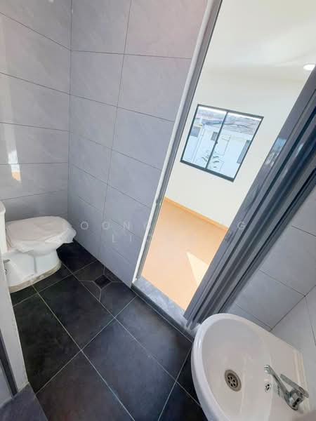 2-storey Terraced House for Sale in Taman Damai Jaya (Skudai) - Loong Hing Liong - Bathroom - PropertyGuru.com.my