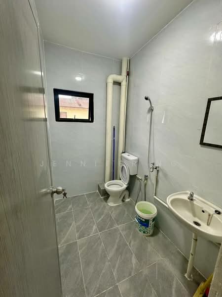 Rumah Flat untuk Dijual di Flat Bandar Selesa Jaya @ Jalan Silat Gayong - Jennifer Ng - Bathroom - PropertyGuru.com.my