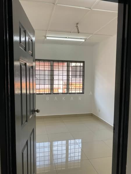 2.5-storey Terraced House for Sale in Bandar Country Homes (Rawang) - Fakurazy Abu Bakar - Interior - PropertyGuru.com.my