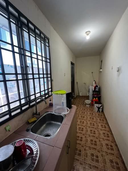 Rumah Teres 2 Tingkat untuk Dijual di Taman Kempas Indah (Tebrau) - Alan Ler - Kitchen - PropertyGuru.com.my