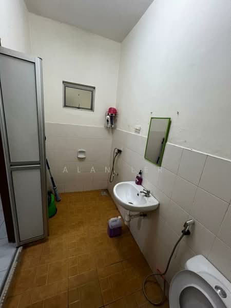 Rumah Teres 2 Tingkat untuk Dijual di Taman Kempas Indah (Tebrau) - Alan Ler - Bathroom - PropertyGuru.com.my