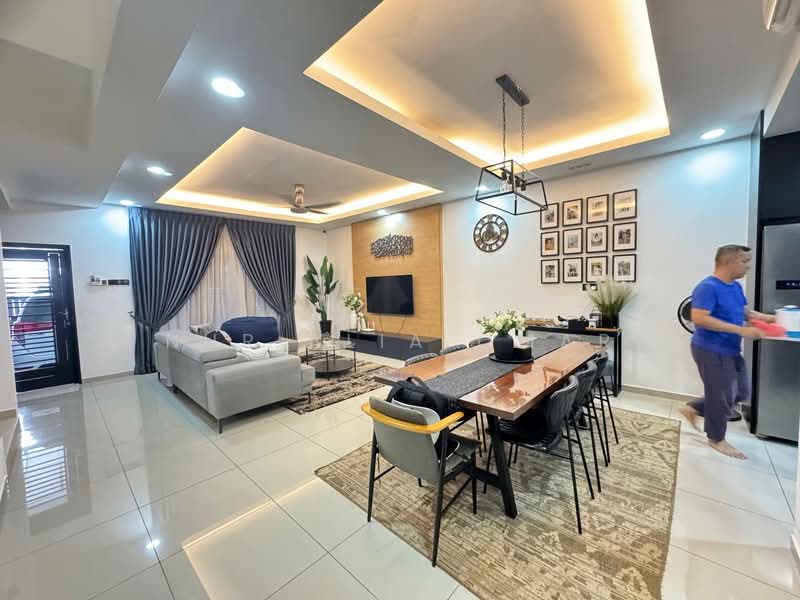 Azalea,Bukit Rahman Putra untuk Untuk Dijual - RM 650,000, Apr 2026 - Living Room - PropertyGuru.com.my