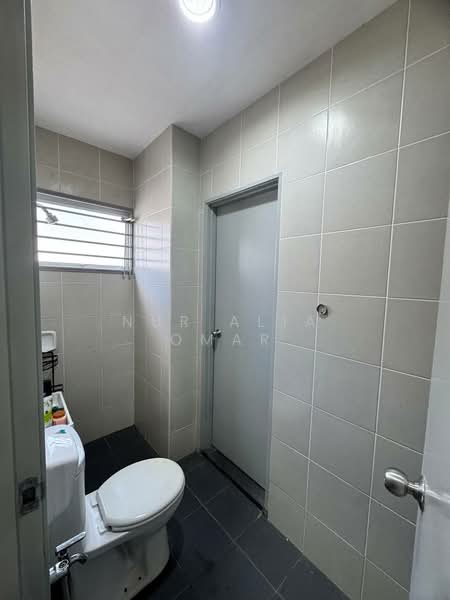 Azalea,Bukit Rahman Putra untuk Untuk Dijual - RM 650,000, Apr 2026 - Bathroom - PropertyGuru.com.my