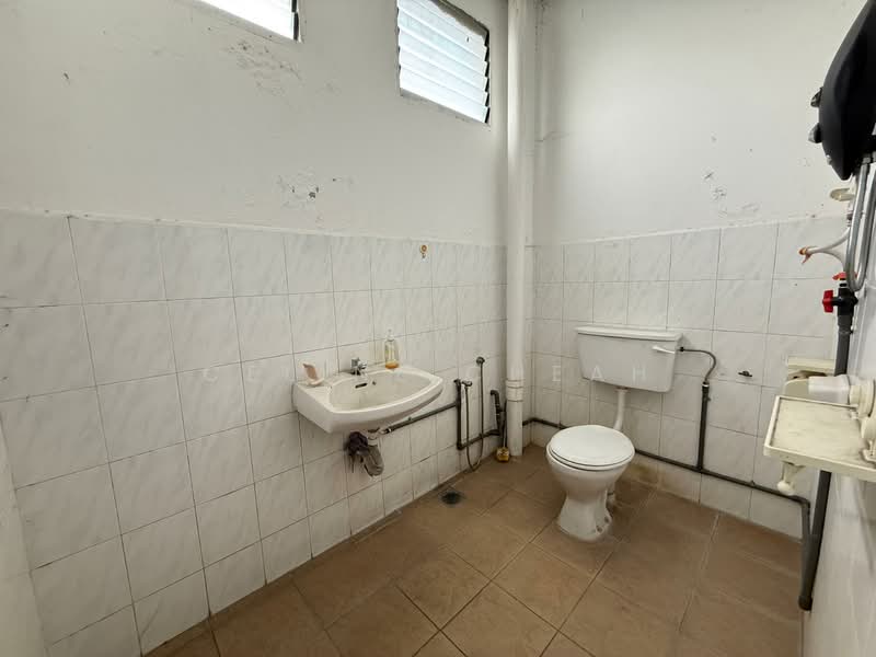 Warehouse for Rent in Seberang Perai (Penang) - Celine Cheah - Bathroom - PropertyGuru.com.my