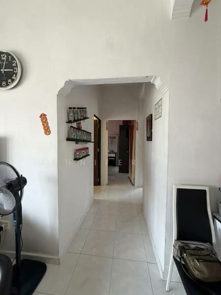 Flat for Sale at Taman Pulai Utama - Jennifer Ng - Corridor - PropertyGuru.com.my