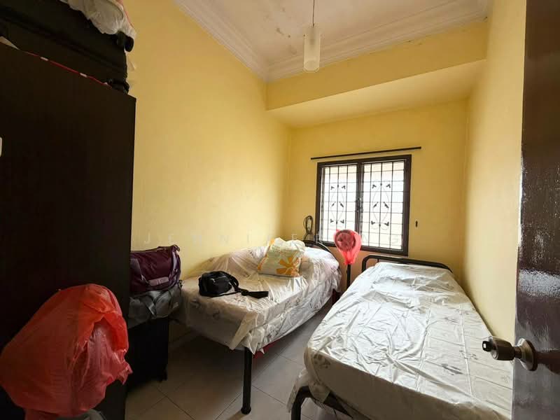 Flat for Sale at Taman Pulai Utama - Jennifer Ng - Bedroom - PropertyGuru.com.my