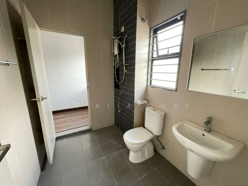 2-storey Terraced House for Sale in Bandar Bukit Raja (Klang) - Nur Alia Omar - Bathroom - PropertyGuru.com.my
