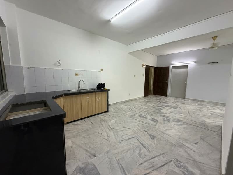 Pangsapuri untuk Dijual di Desa Daya - Evan . - Kitchen - PropertyGuru.com.my