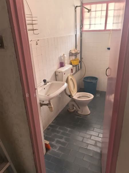 3-storey Terraced House for Sale in Sri Petaling (Kuala Lumpur) - Bryan Yeoh - Bathroom - PropertyGuru.com.my
