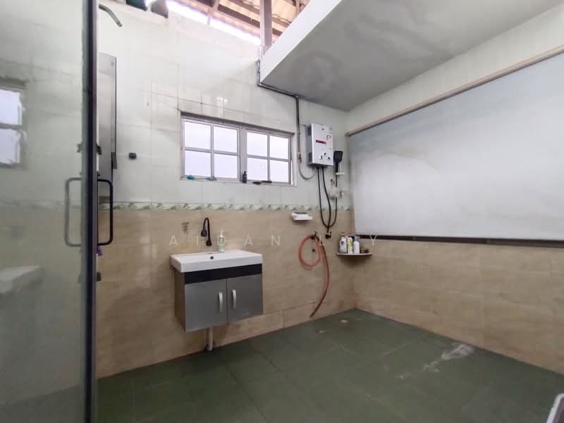 Taman Seri Putra 2 untuk Untuk Dijual - RM 1,090,000, Apr 2026 - Bathroom - PropertyGuru.com.my