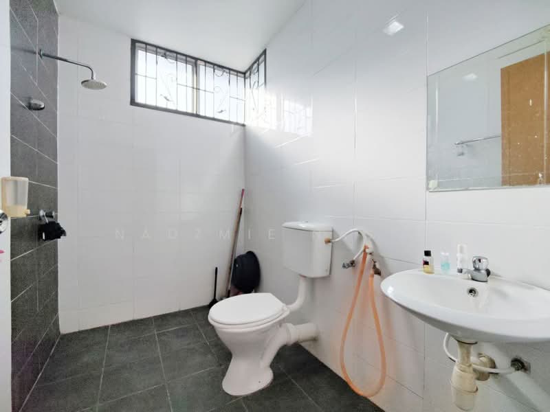 Semi-Detached House for Sale in Taman Jelok Impian (Kajang) - Nadzmie Nasir - Bathroom - PropertyGuru.com.my