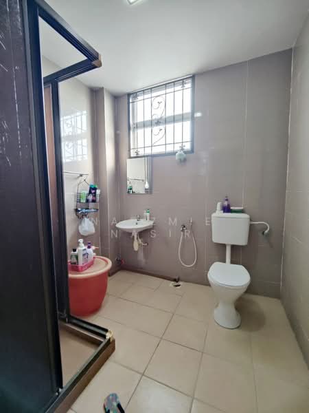 Semi-Detached House for Sale in Taman Jelok Impian (Kajang) - Nadzmie Nasir - Bathroom - PropertyGuru.com.my