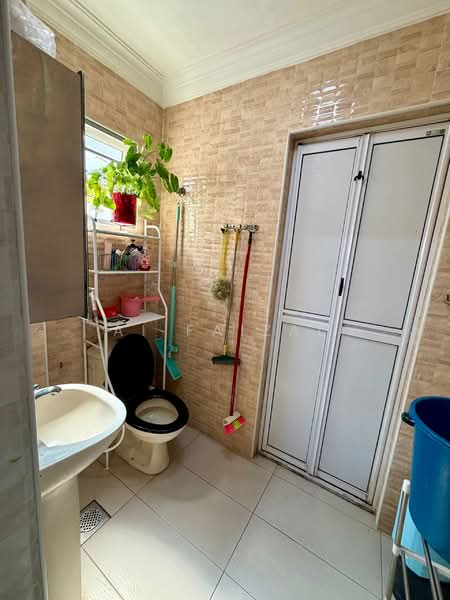 Rumah Teres 2 Tingkat untuk Dijual di Taman Desaria (Petaling Jaya) - Ai Faizal - Bathroom - PropertyGuru.com.my