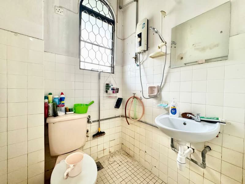 Kondominium untuk Dijual di Waizuri 2 - Zahier Firza - Bathroom - PropertyGuru.com.my