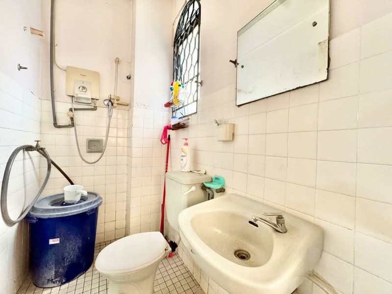 Kondominium untuk Dijual di Waizuri 2 - Zahier Firza - Bathroom - PropertyGuru.com.my