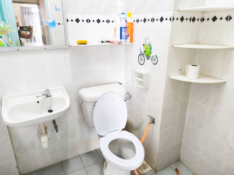Condominium for Rent at Azuria Condominium - Jerry Tan - Bathroom - PropertyGuru.com.my