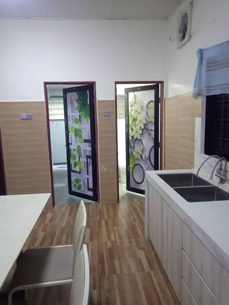 Jalan Perindustrian Bukit Indah 2, Single Storey untuk Untuk Dijual - RM 750,000, Apr 2026 - Kitchen - PropertyGuru.com.my