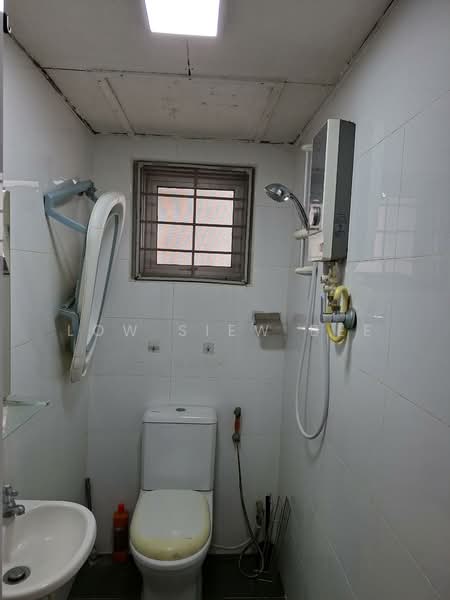 Apartment for Sale at Subang Perdana Goodyear Court 9 - Low Siew Bee - Bathroom - PropertyGuru.com.my