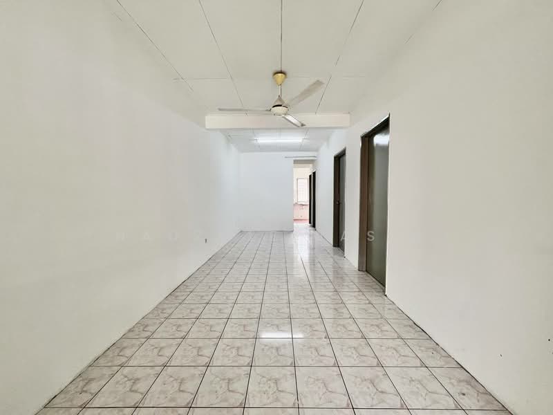 1-storey Terraced House for Sale in Bandar Tasik Kesuma (Beranang) - Nadzmie Nasir - Corridor - PropertyGuru.com.my