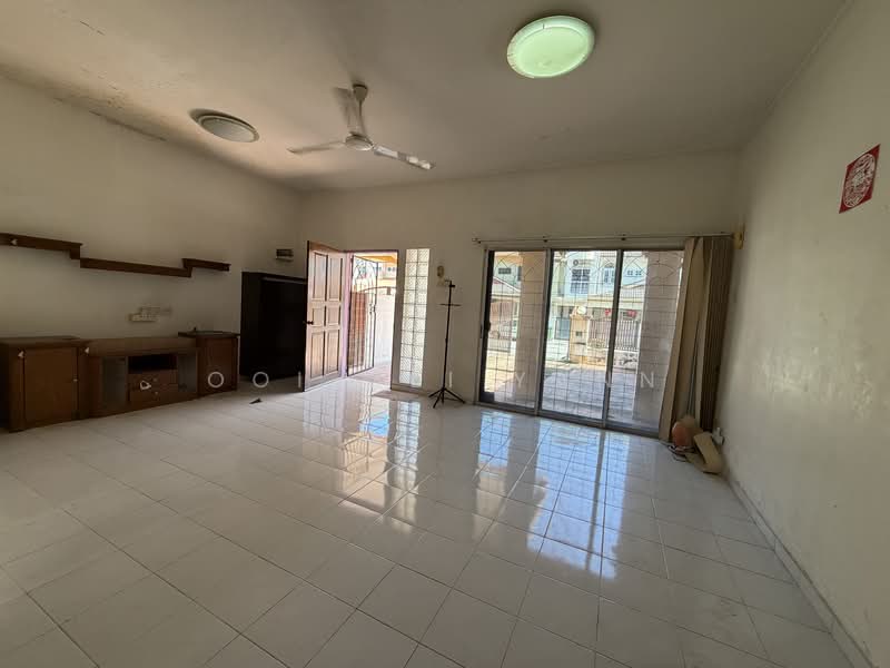 Taman Rapat Perdana untuk Untuk Dijual - RM 370,000, Apr 2026 - Living Room - PropertyGuru.com.my